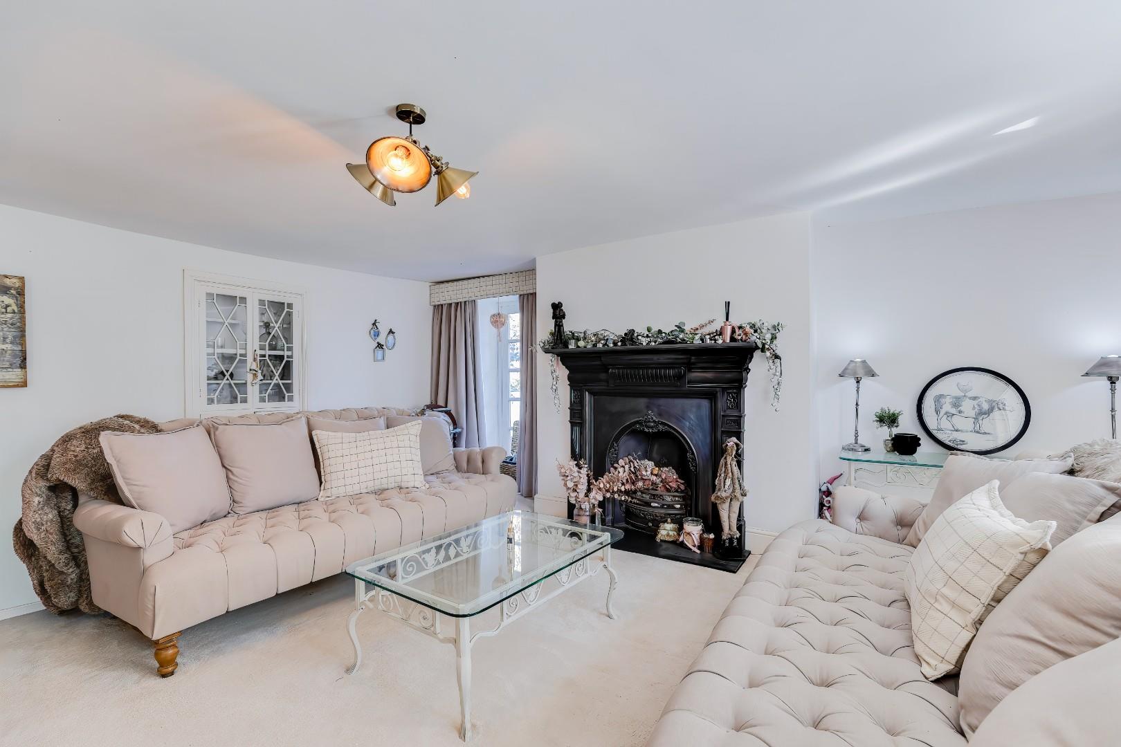 Upper Porthkerry Farm, Porthkerry Road, Rhoose, CF62 3BX